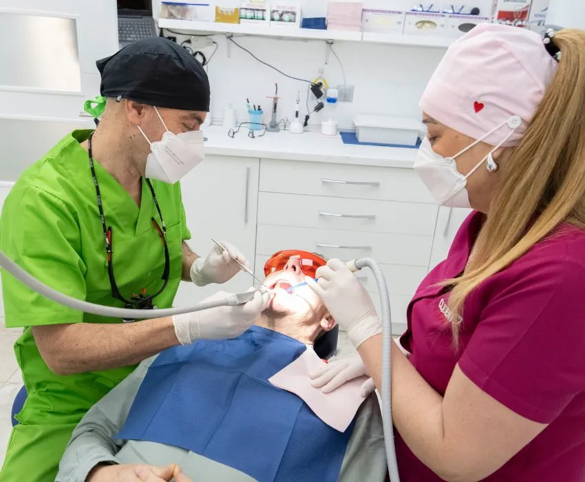 clinica profesionales dentistas en granada